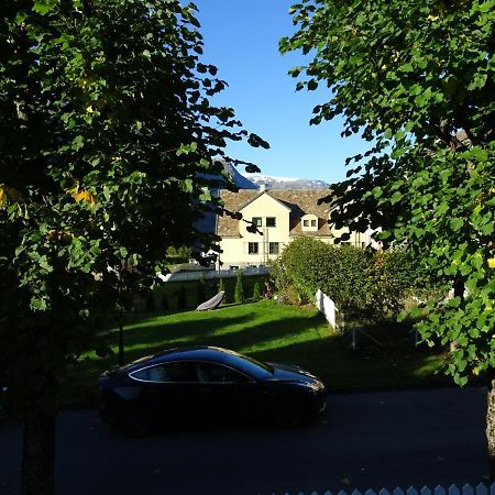 Fjordshelter- Cozy Townhouse Tyssedal Exterior foto