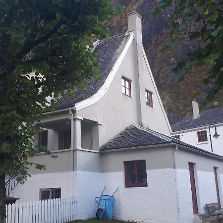 Fjordshelter- Cozy Townhouse Tyssedal Exterior foto